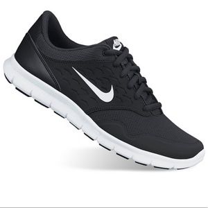 Black Nike Tennis Shoes